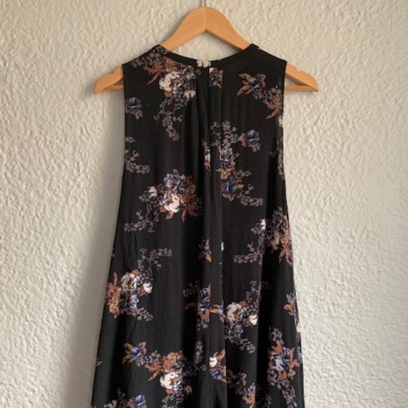 Dress - Picture 5 of 6